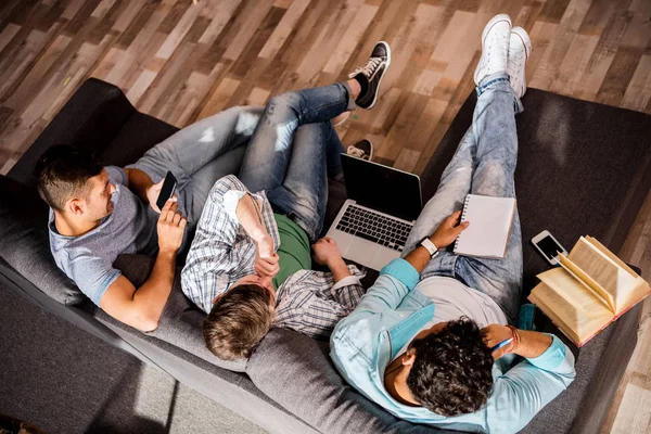 Young professionals working with laptop — Stock Photo, Image