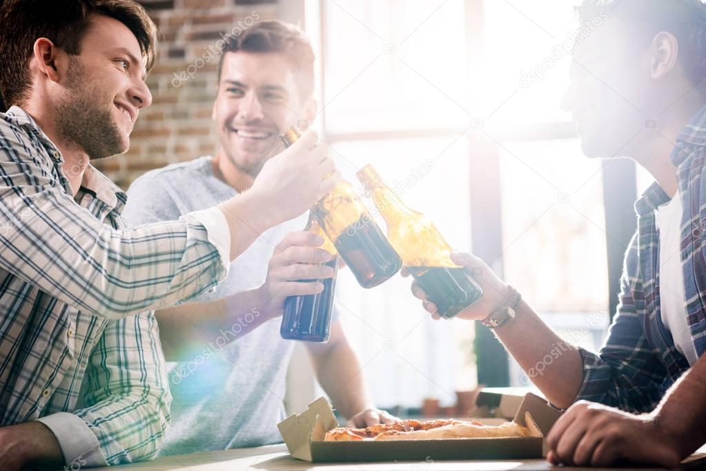 Friends drinking beer 