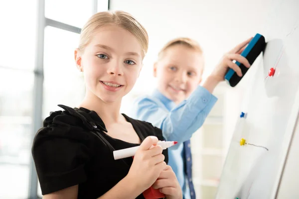 Niños con ropa formal — Foto de Stock