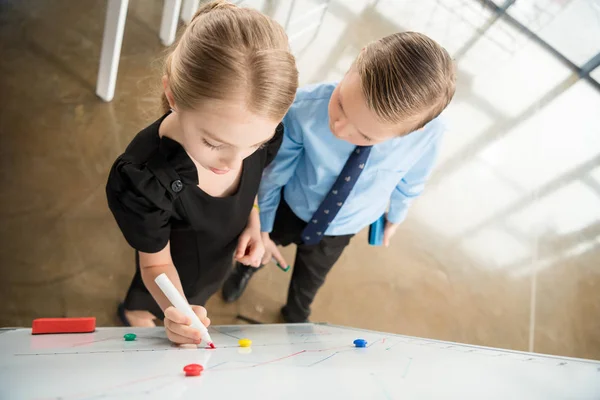 Kinderen in formele kleding — Gratis stockfoto