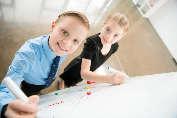 Niños con ropa formal — Foto de Stock