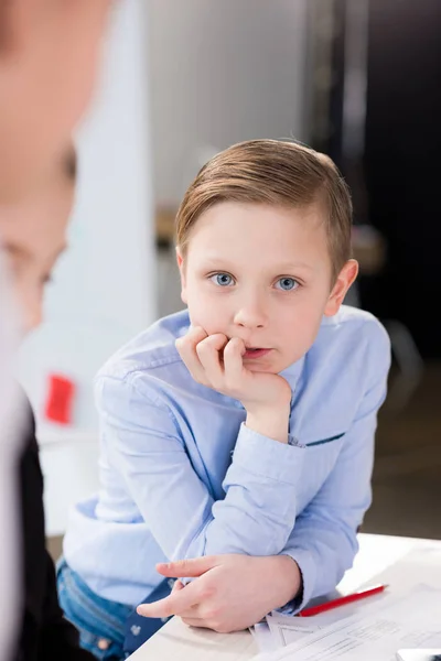 Niño con ojos azules —  Fotos de Stock