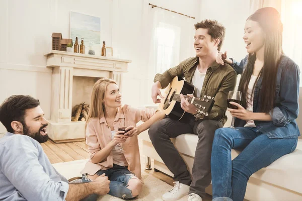 Diverse people partying together — Stock Photo, Image