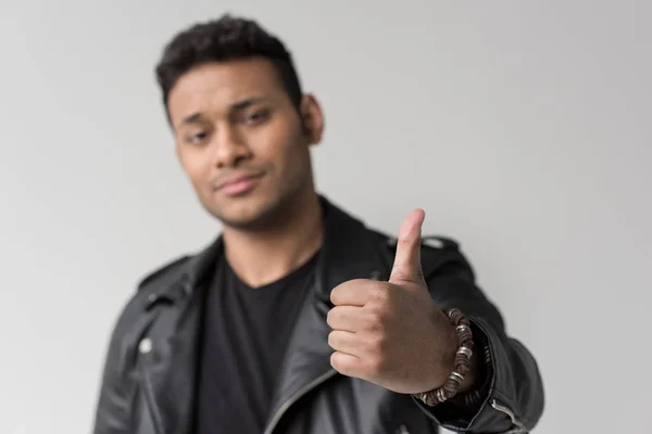 Man showing thumb up — Stock Photo, Image