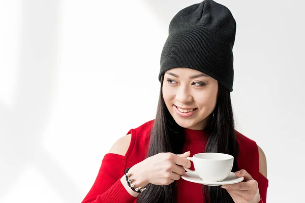 亚裔女子和茶杯 — 免费的图库照片
