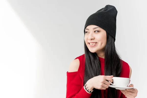 紅茶のカップでアジアの女性 — ストック写真