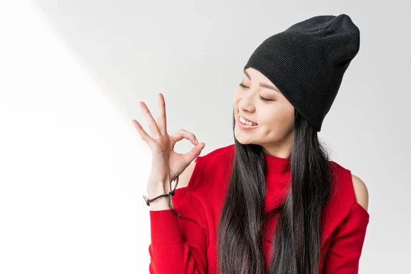 Woman showing ok sign — Stock Photo, Image