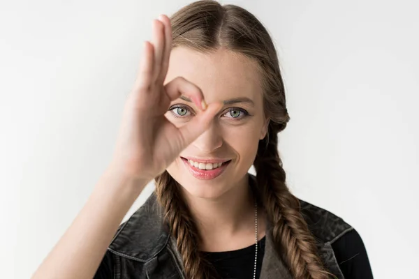 Woman showing ok sign — Stock Photo, Image