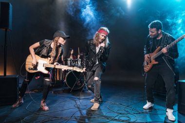 Rock grubu sahnede