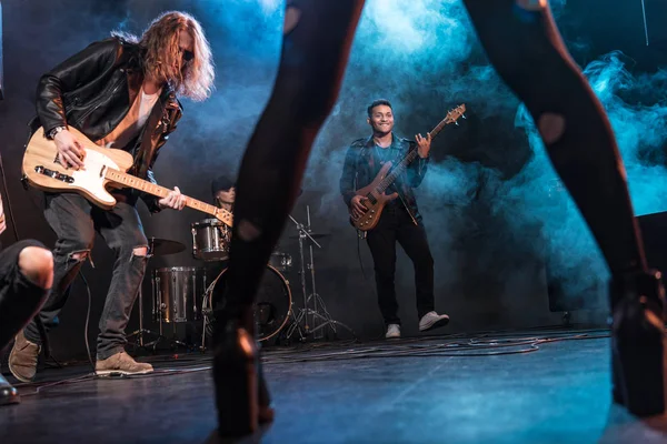 Rockband auf der Bühne — Stockfoto