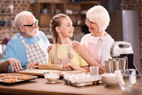 Family kneading dough — Stock Photo, Image