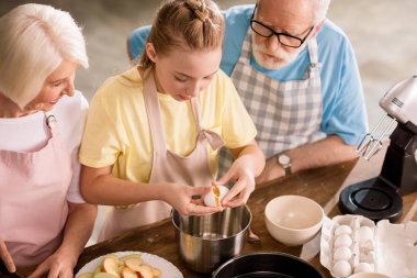 Elmalı pasta pişirme aile 