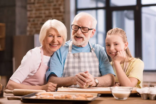 Family kneading dough — Stock Photo, Image