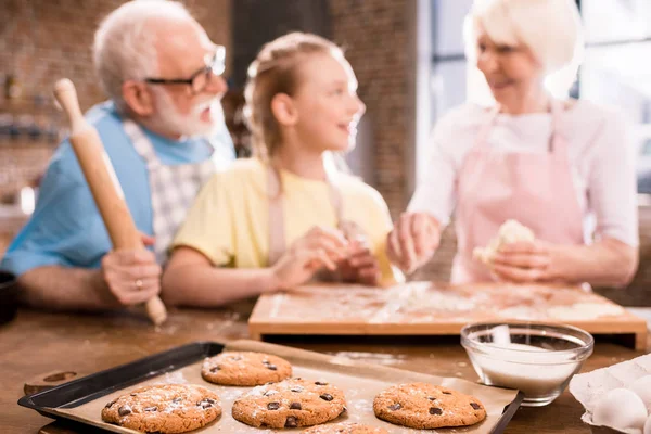 Baked cookies in tray — Stock Photo, Image