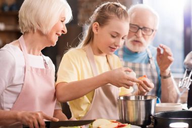 Elmalı pasta pişirme aile 