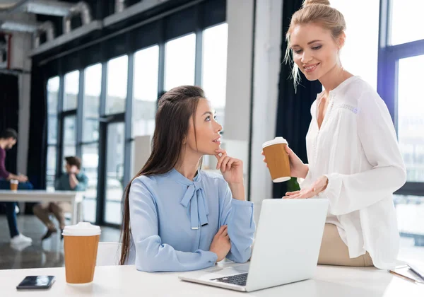 Businesspeople working with laptop — Stock Photo, Image