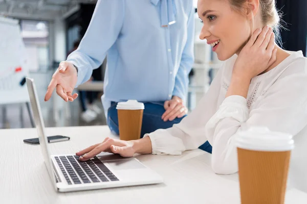 Businesspeople working with laptop — Stock Photo, Image