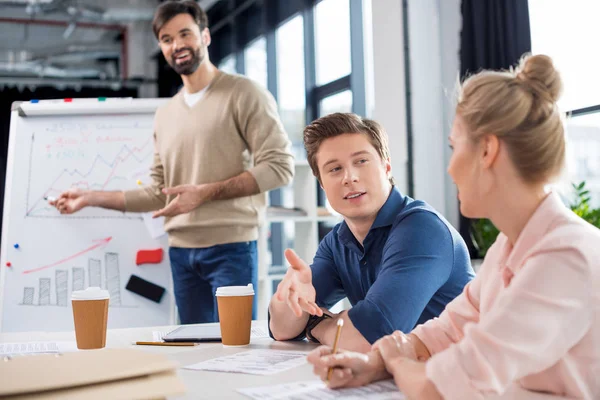 Gente de negocios en reunión — Foto de Stock