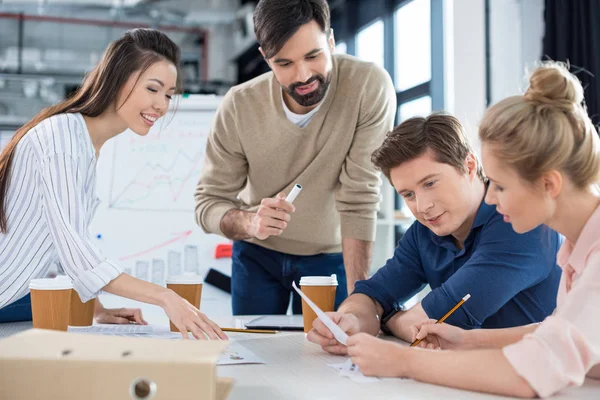 Gente de negocios en reunión — Foto de Stock