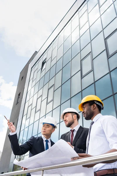 Professionelle Architekten arbeiten — Stockfoto