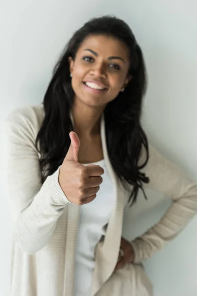 Woman showing thumb up — Stock Photo, Image