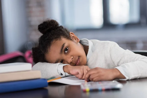 Schoolgirl doing homework — Stock Photo, Image