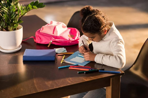 Little girl drawing — Stock Photo, Image