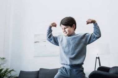 küçük çocuk el hareketi 