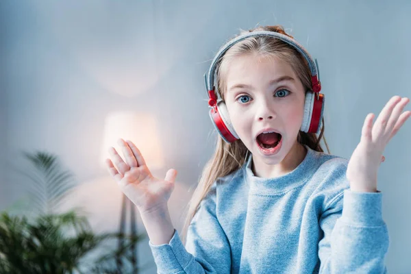 Little girl in headphones — Stock Photo, Image