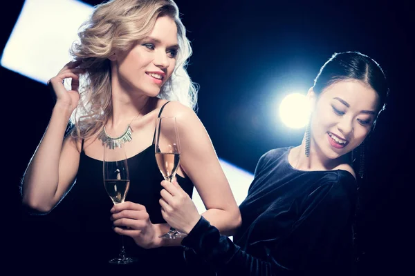 Multicultural glamour girls with champagne — Stock Photo, Image