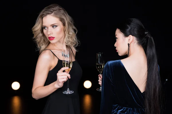 Fashionable women holding champagne glasses — Stock Photo, Image