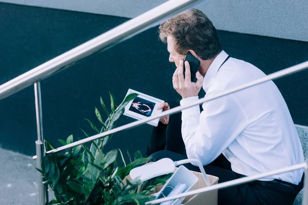 Fired businessman with cardboard box — Free Stock Photo