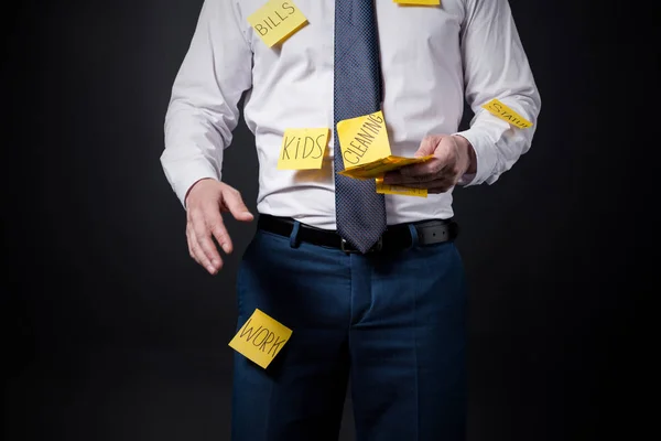 Homem de negócios estressado com notas pegajosas — Fotografia de Stock