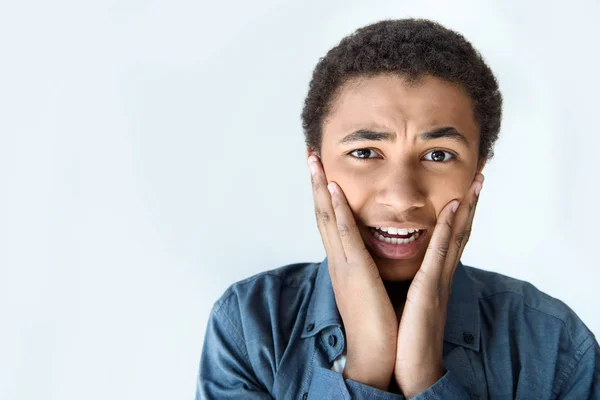 Scioccato africano americano giovanissima ragazzo — Foto Stock