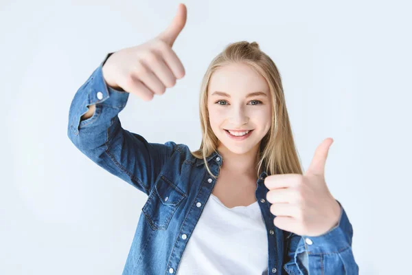 Sonriente adolescente chica mostrando pulgares hacia arriba —  Fotos de Stock