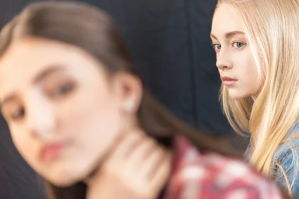 Pensive caucásico adolescente chica — Foto de Stock