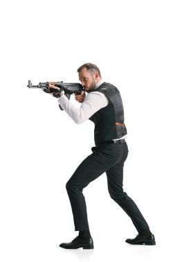 gizli ajan tüfek ile takım elbiseli