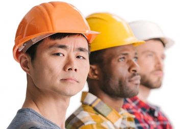Grup çok ırklı inşaat işçileri