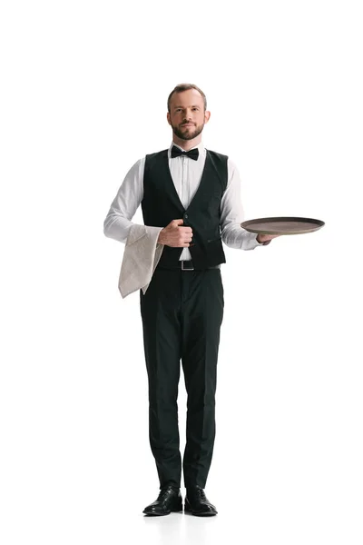Официант в костюме с подносом — стоковое фото