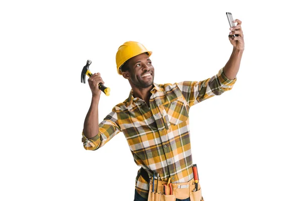 Afro constructor tomando selfie —  Fotos de Stock