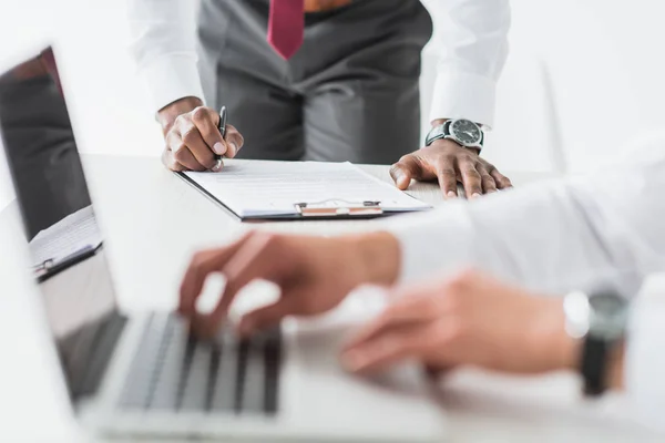 African american business signing contract — Stok Foto