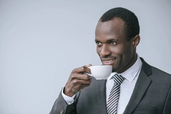 非洲裔美国商人与咖啡杯 — 图库照片