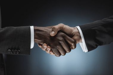 çok kültürlü işadamları el sıkışma