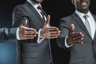 çok ırklı işadamları eller outstretching