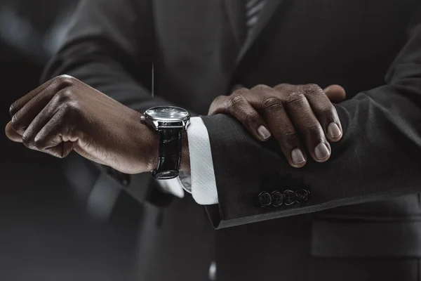 African american businessman checking time — Stock Photo, Image