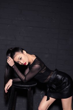 Genç Asyalı kadın