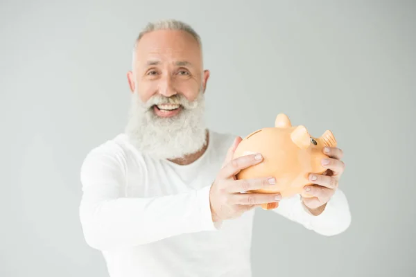 Homem sênior com banco porquinho — Fotografia de Stock