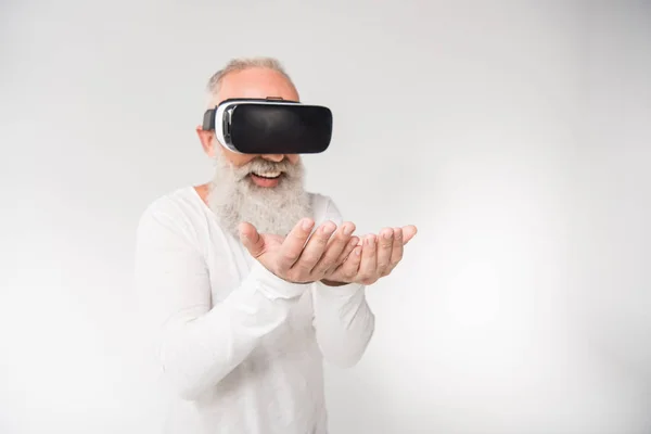 Uomo con auricolare realtà virtuale — Foto Stock