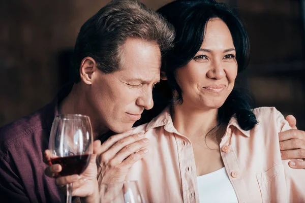 Couple drinking wine — Free Stock Photo