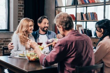 akşam yemeği arkadaşlar 